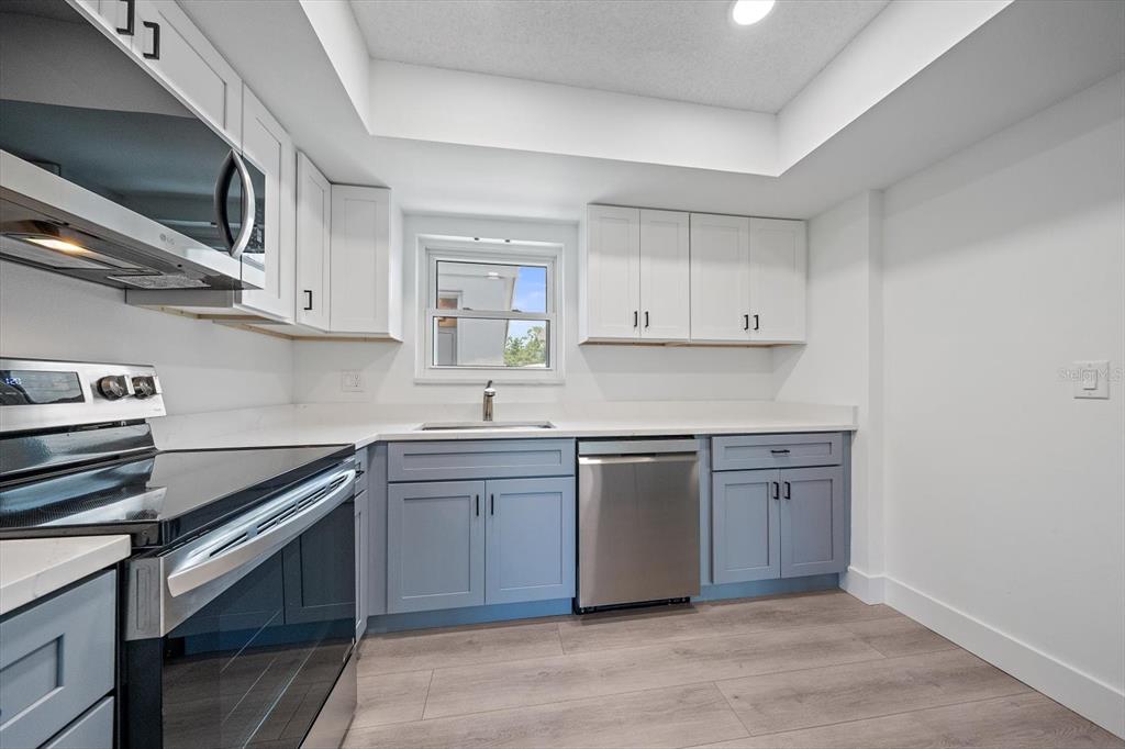 3818 Roxane Boulevard, Unit 157 Sarasota, FL 34235 - Photo 9 of 34