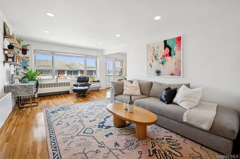 $399,000 | 49 Maple Avenue, Unit 3A, Hastings-on-Hudson, NY 10706