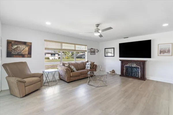 $225,000 | 1022 Circle Drive, Unit A, Delray Beach, FL 33445