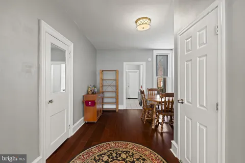 a view of a livingroom with furniture