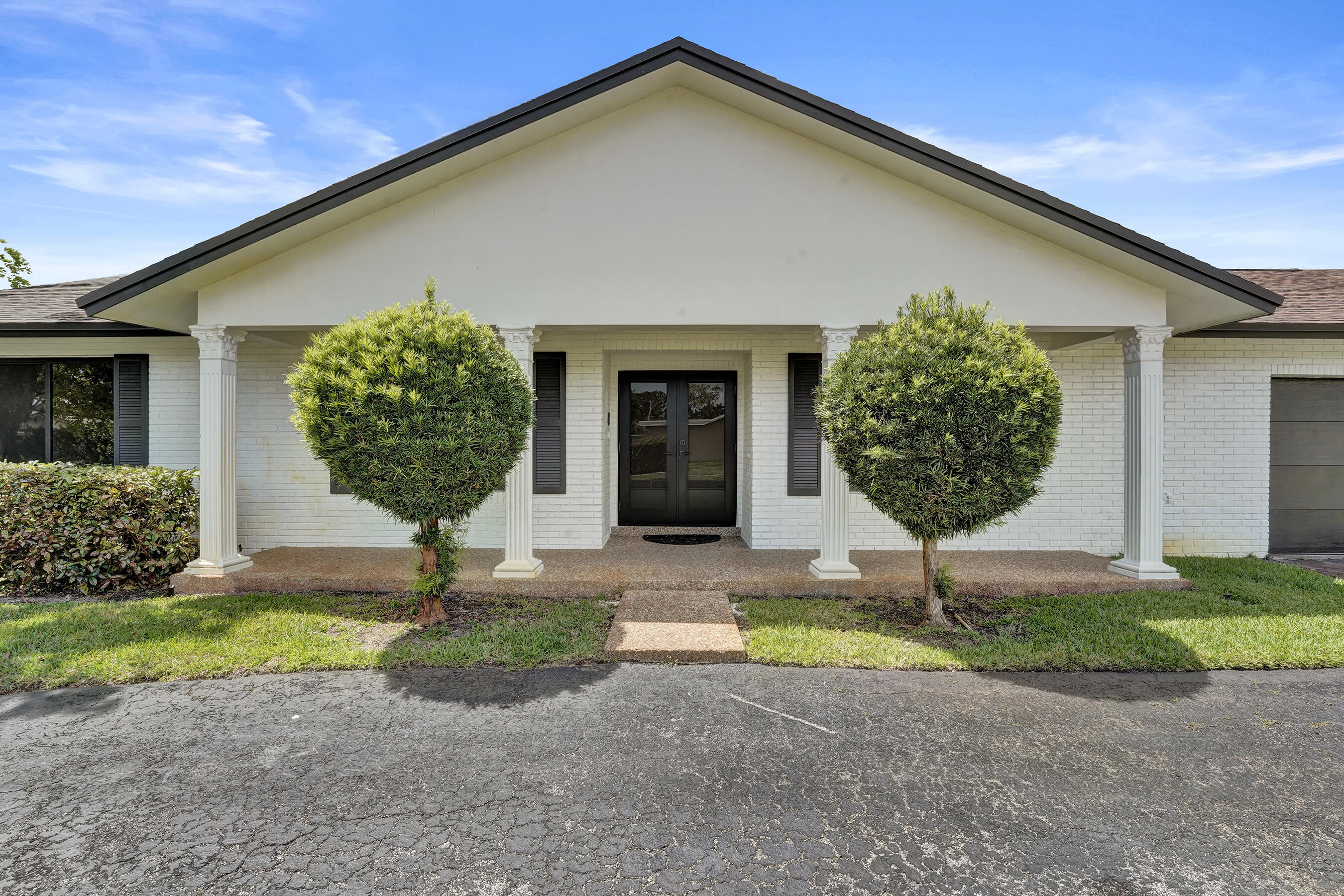 1321 Southwest 74th Terrace Plantation, FL 33317 - Photo 10 of 59 a front view of a house with garden