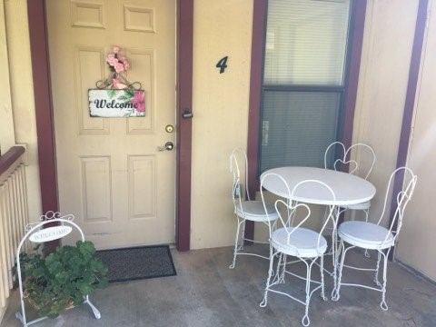 500 Danville Road Kilgore, TX 75662 - Photo 15 of 22 a balcony with table and chairs