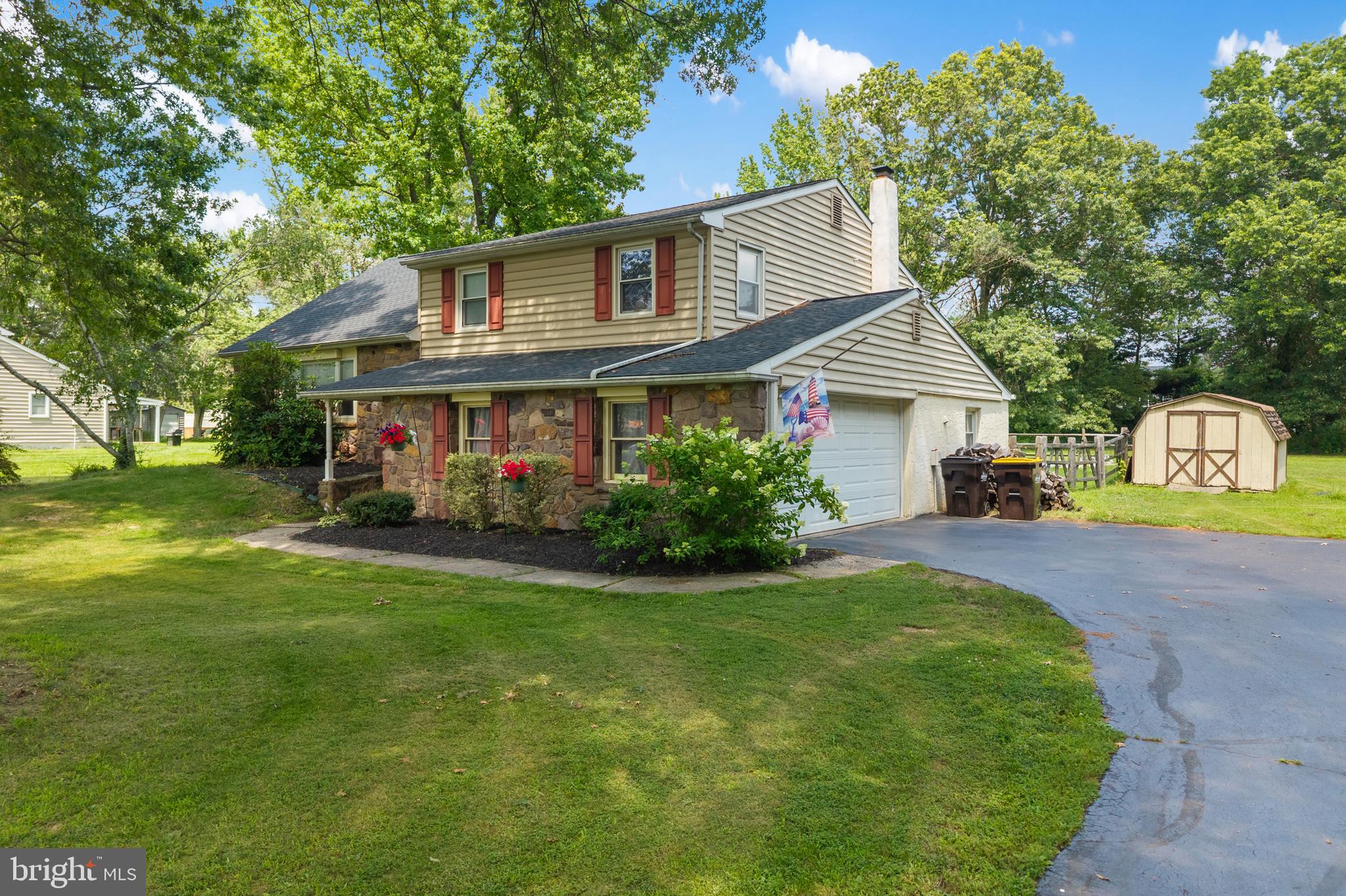 33 Squirrel Road Doylestown, PA 18901 - Photo 3 of 34