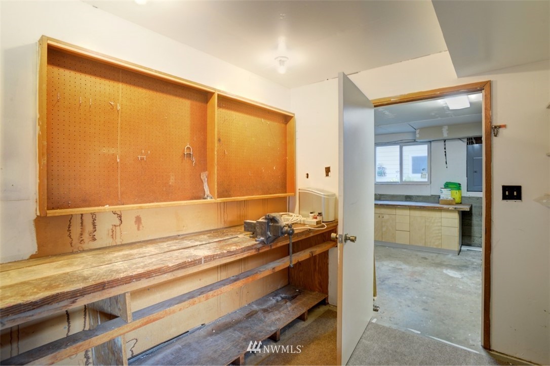 2501 Dayton Avenue Northeast Renton, WA 98056 - Photo 23 of 28 Gallery Image 23