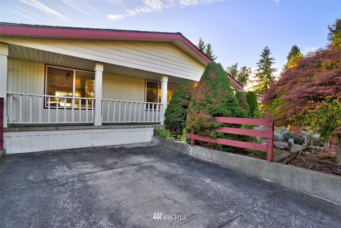 2501 Dayton Avenue Northeast Renton, WA 98056 - Photo 4 of 28 Gallery Image 4