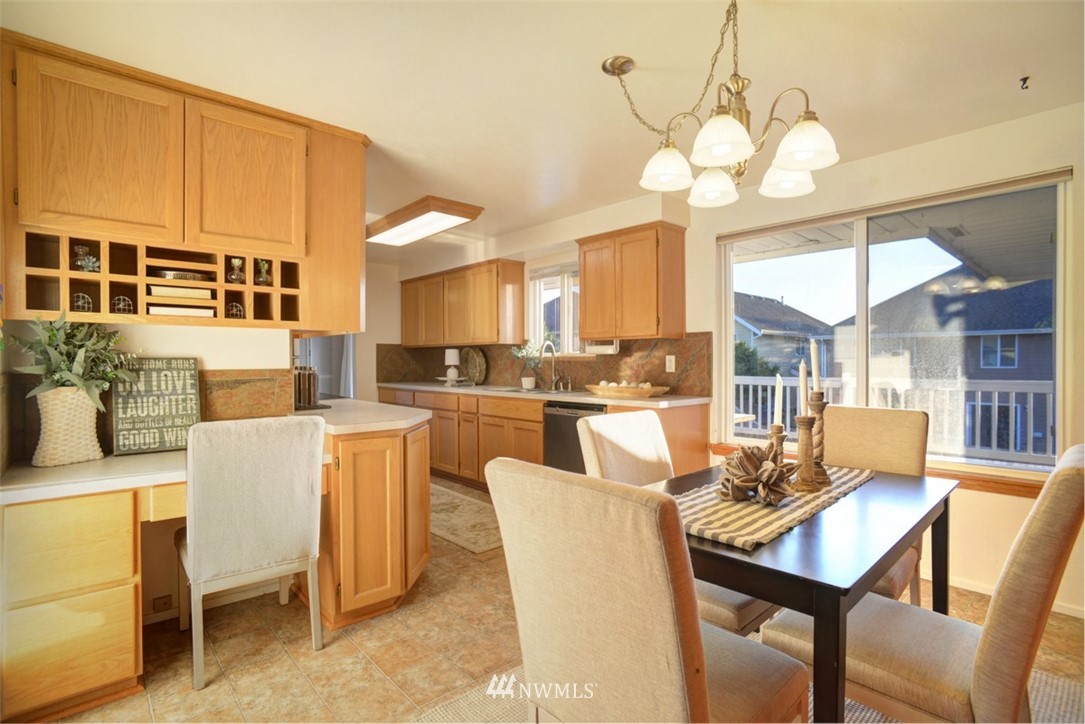 2501 Dayton Avenue Northeast Renton, WA 98056 - Photo 7 of 28 Gallery Image 7