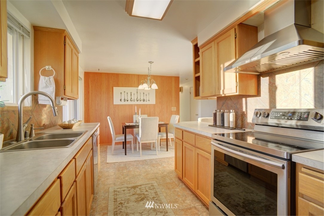 2501 Dayton Avenue Northeast Renton, WA 98056 - Photo 8 of 28 Gallery Image 8
