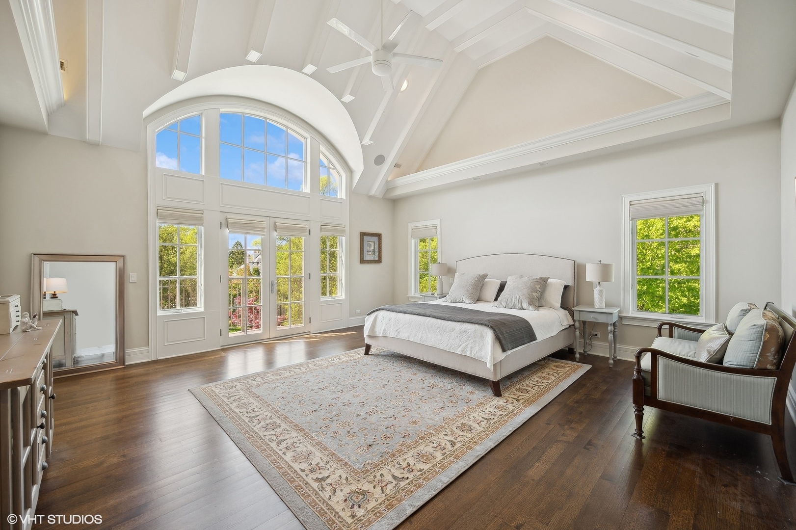 1228 Westmoor Road Winnetka, IL 60093 - Photo 39 of 70 a spacious bedroom with a large bed and a couch