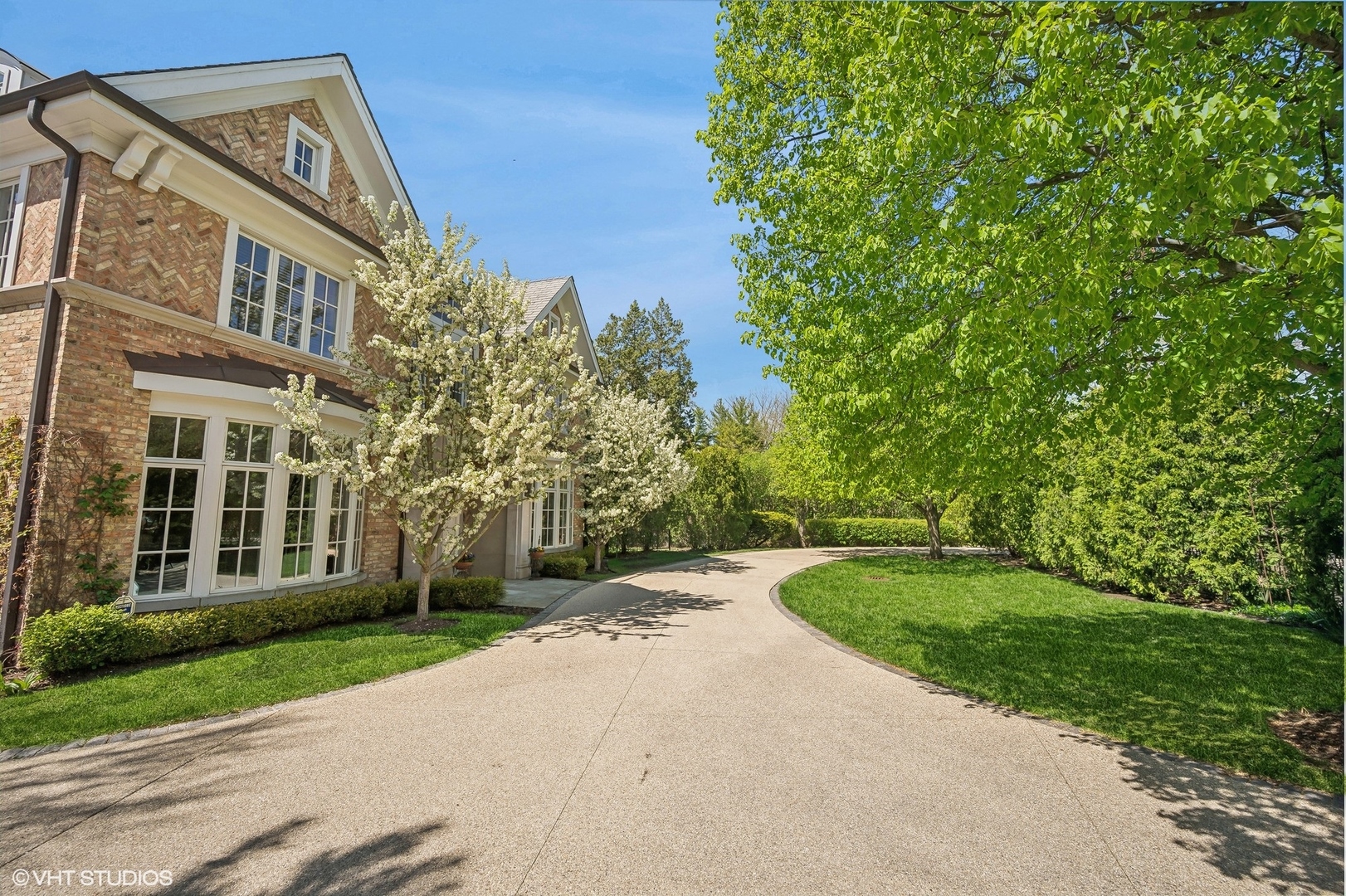 1228 Westmoor Road Winnetka, IL 60093 - Photo 68 of 70 a view of a building with a yard