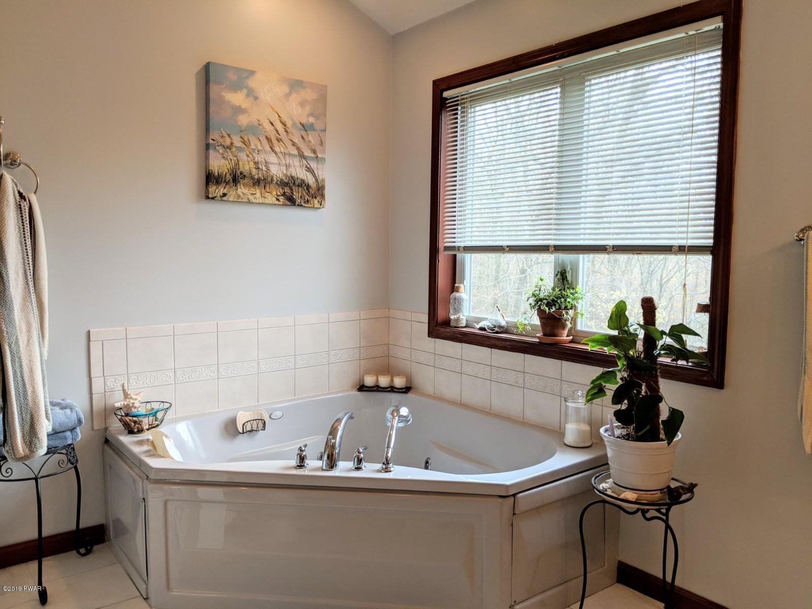 189 Meadow Ridge Acres Road Milford, PA 18337 - Photo 32 of 42 MASTER BATH (2)