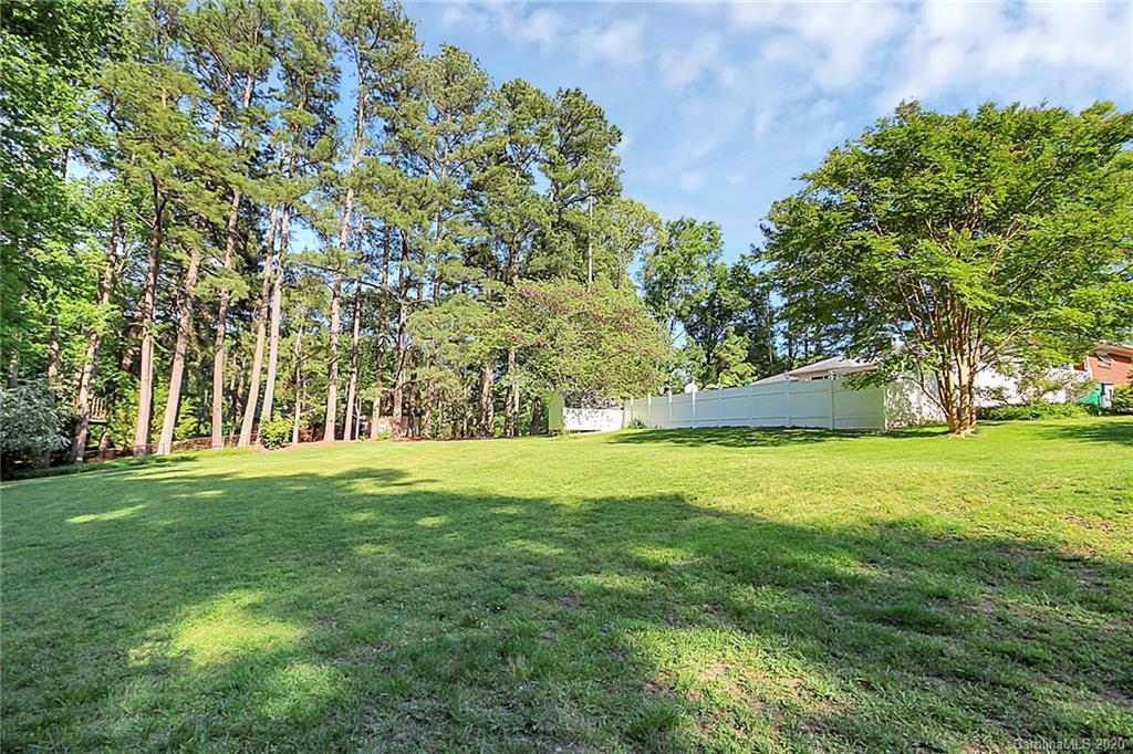 511 Boyce Road Charlotte, NC 28211 - Photo 15 of 29 Gallery Image 15
