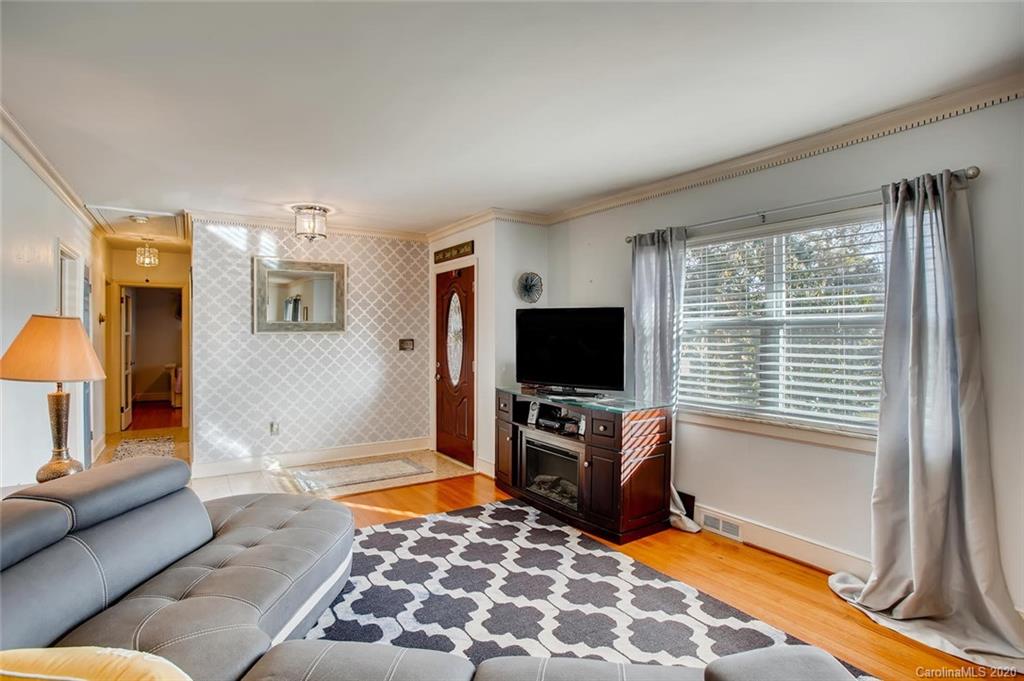 511 Boyce Road Charlotte, NC 28211 - Photo 16 of 29 Gallery Image 16