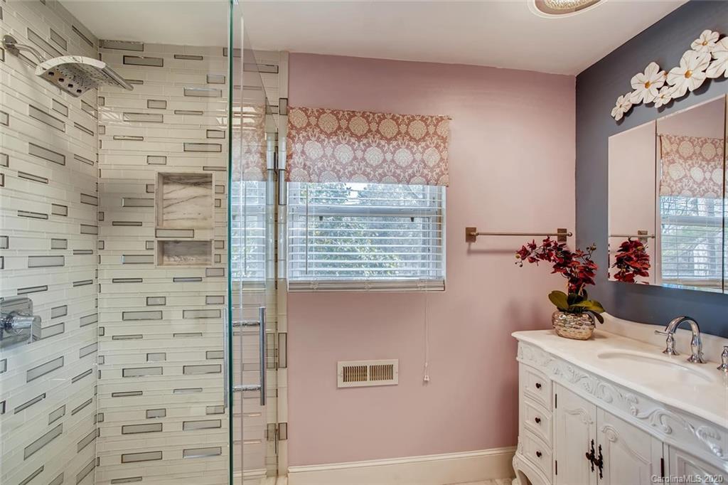 511 Boyce Road Charlotte, NC 28211 - Photo 28 of 29 Gallery Image 28