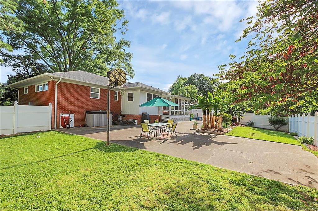 511 Boyce Road Charlotte, NC 28211 - Photo 8 of 29 Gallery Image 8