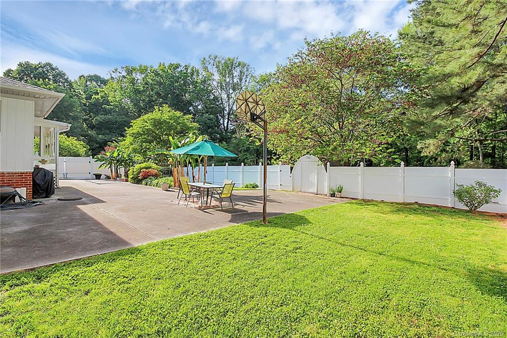 511 Boyce Road Charlotte, NC 28211 - Photo 9 of 29 Gallery Image 9