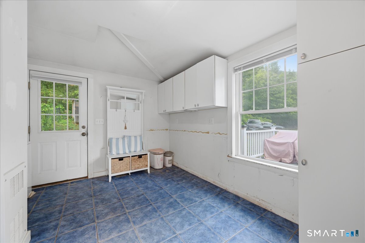 82 Old Post Road Clinton, CT 06413 - Photo 16 of 40 mudroom