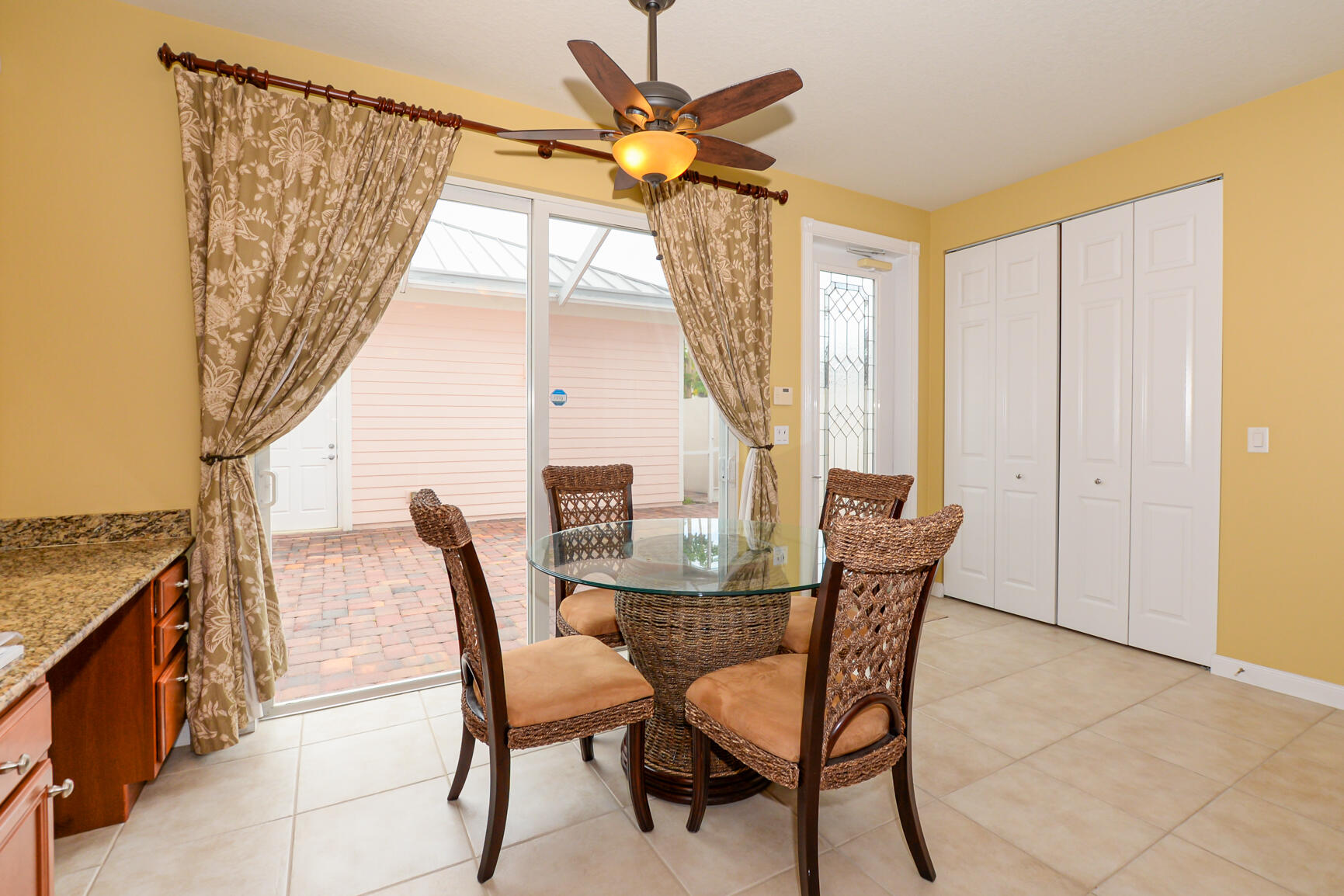 1322 Sunshine Drive Jupiter, FL 33458 - Photo 15 of 46 Eat in Kitchen