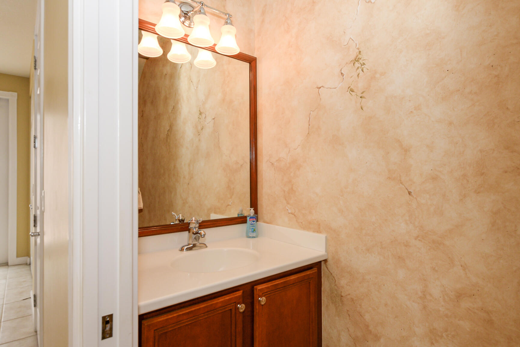 1322 Sunshine Drive Jupiter, FL 33458 - Photo 17 of 46 1/2 Bath