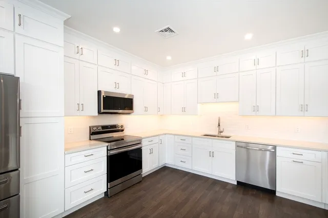 $885,000 | 2 Proprietors Drive, Unit 25, Marshfield, MA 02050