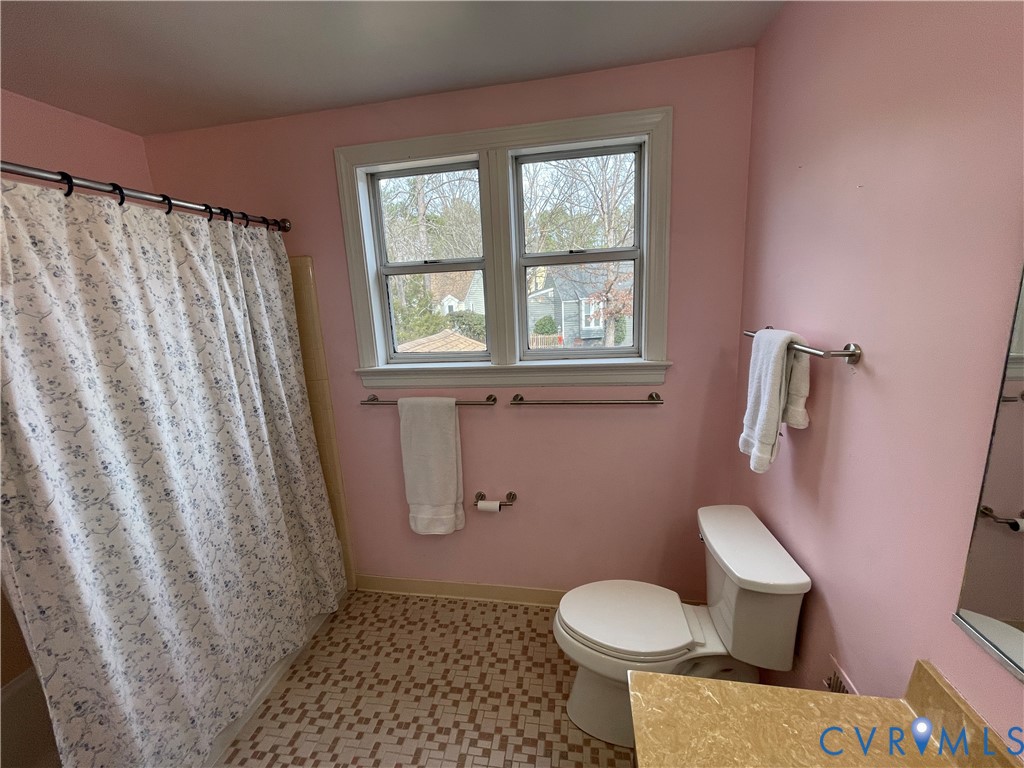 11803 Rochampton Square Henrico, VA 23238 - Photo 29 of 42 Upstairs Bathroom