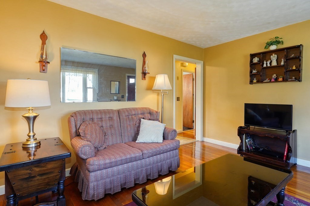 86 Meadow Road Northborough, MA 01532 - Photo 4 of 22 Gallery Image 4