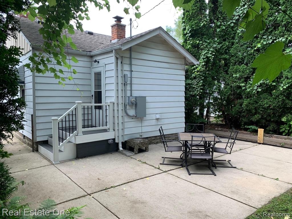 1946 Martin Road Ferndale, MI 48220 - Photo 2 of 4