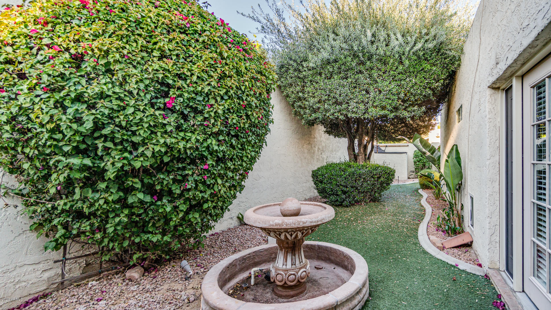 6841 North 3rd Place Phoenix, AZ 85012 - Photo 27 of 32 side yard