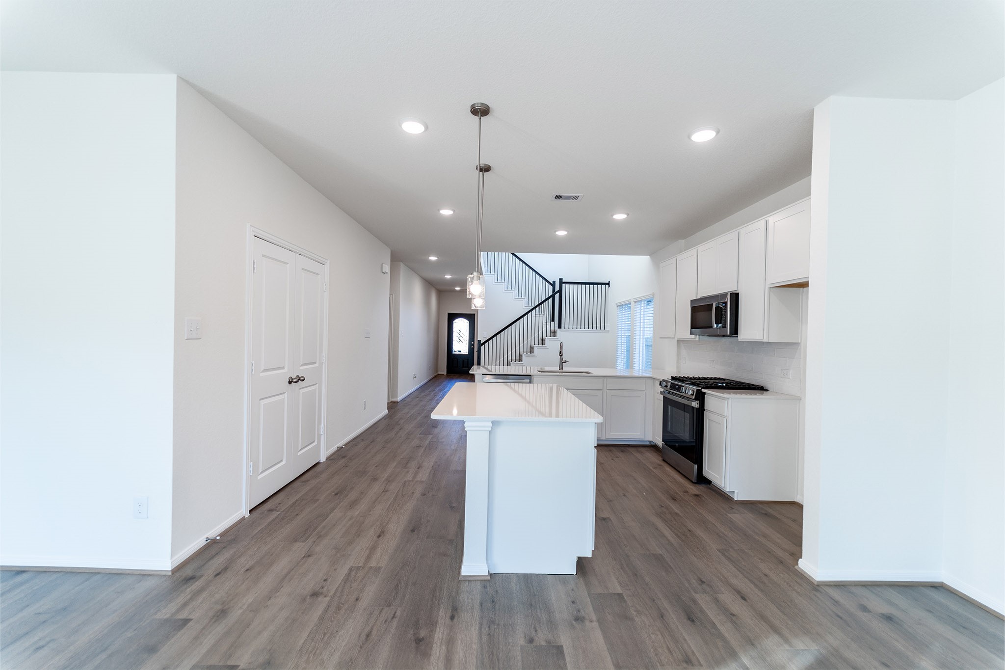 10693 Altitude Way Conroe, TX 77303 - Photo 12 of 37
