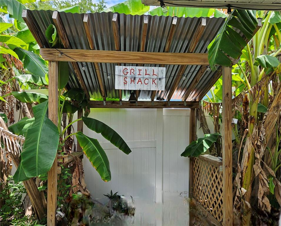 5400 Circle Drive Weeki Wachee, FL 34607 - Photo 4 of 14 a view of outdoor space and yard
