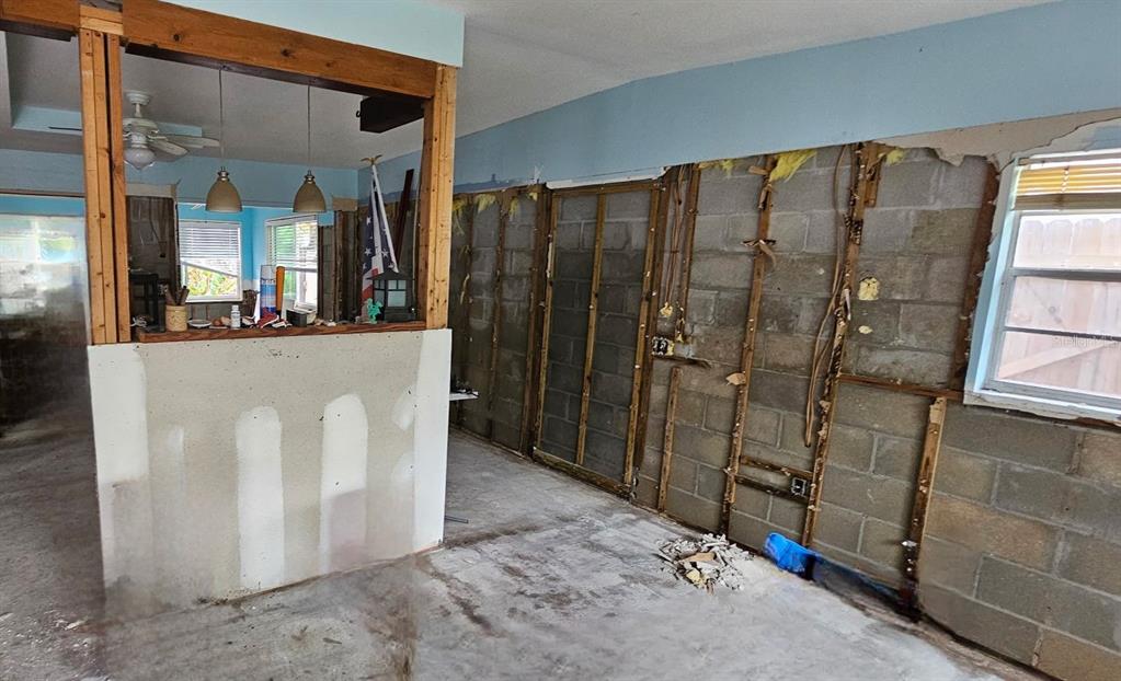 5400 Circle Drive Weeki Wachee, FL 34607 - Photo 9 of 14 a view of a bathroom with tub and shower