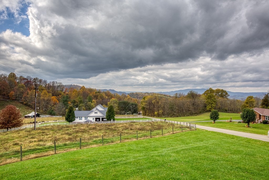 8145 Mountain Road Cedar Bluff, VA 24609 - Photo 3 of 34 Gallery Image 3