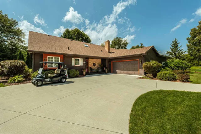 $749,900 | 1825 Country Club Road, Stoughton, WI 53589
