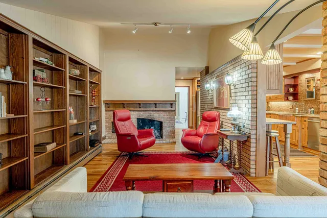 $749,900 | 1825 Country Club Road, Stoughton, WI 53589