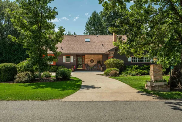 $699,900 | 1825 Country Club Road, Stoughton, WI 53589