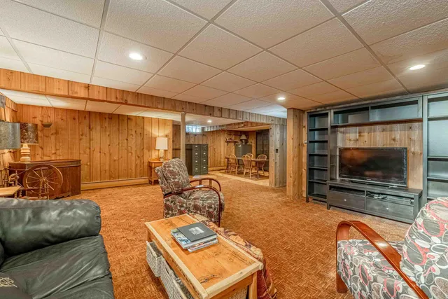 $749,900 | 1825 Country Club Road, Stoughton, WI 53589