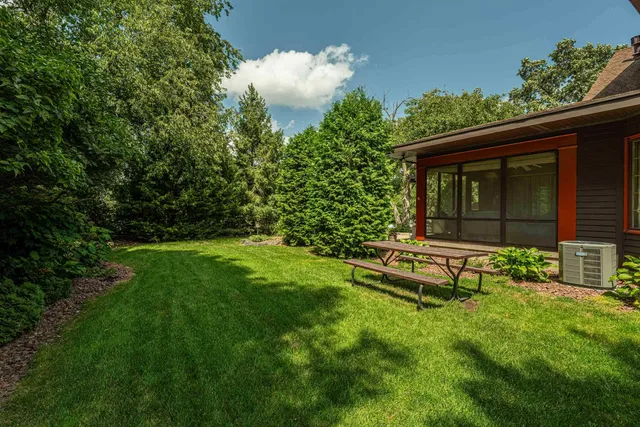 $749,900 | 1825 Country Club Road, Stoughton, WI 53589