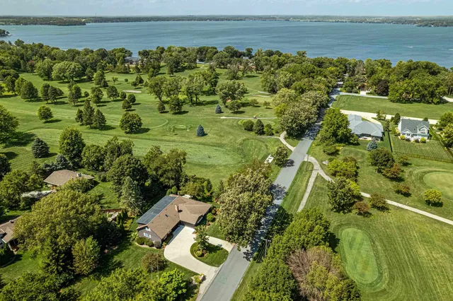 $749,900 | 1825 Country Club Road, Stoughton, WI 53589