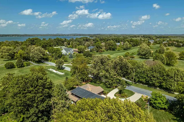 $749,900 | 1825 Country Club Road, Stoughton, WI 53589