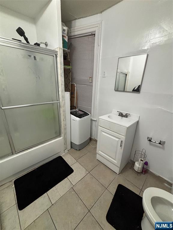 552 River Street Paterson, NJ 07524 - Photo 14 of 21 a bathroom with a sink toilet and shower