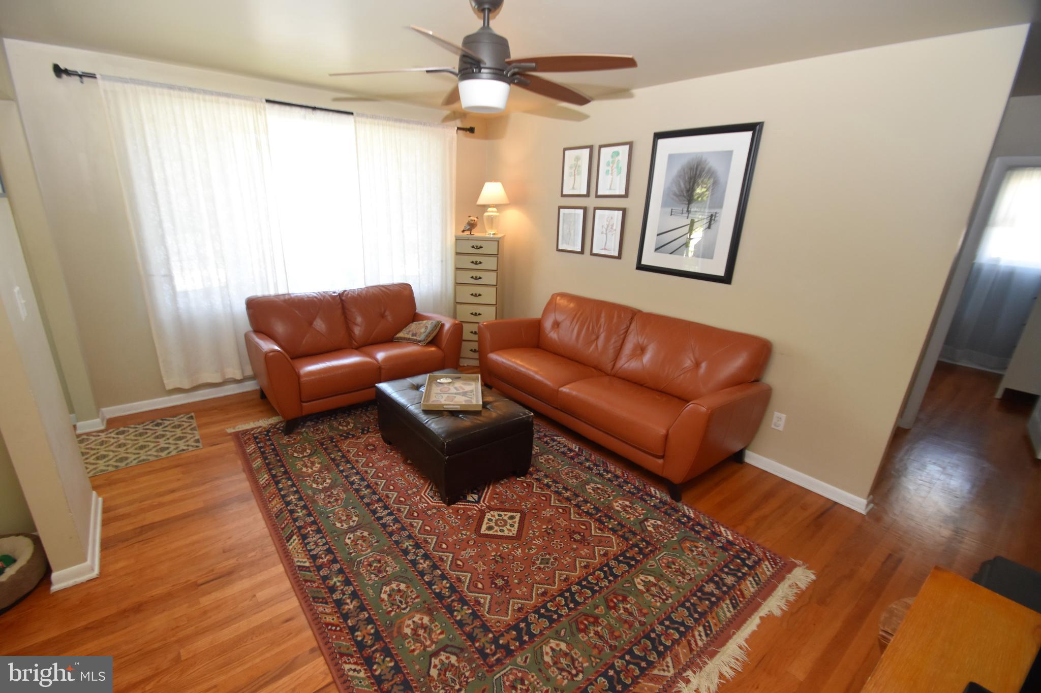 13 Brookmead Road Newark, DE 19711 - Photo 7 of 54 Living Room and Hardwood Floors