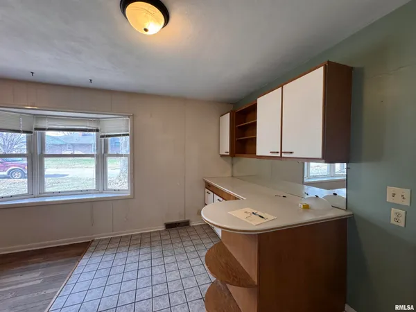$82,500 | 132 West Kurlene Drive, Macomb, IL 61455
