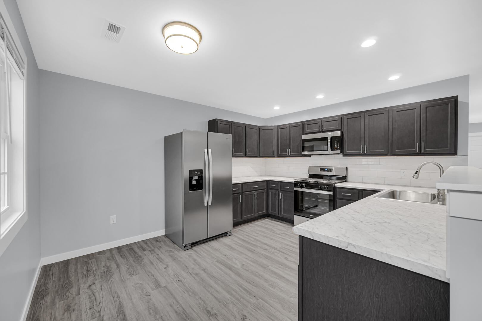 285 South Ivanhoe Road Kingsford Heights, IN 46346 - Photo 4 of 21 1620x1080