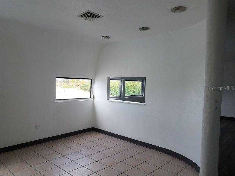 100 East Shell Point Road Ruskin, FL 33570 - Photo 25 of 41 a view of an empty room and window