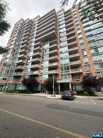 $500,000 | 316 Hudson Park, Unit 316, Edgewater, NJ 07020