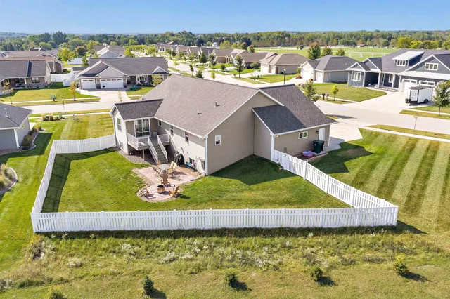 $514,900 | 1726 Red Oak Street, Howard, WI 54313