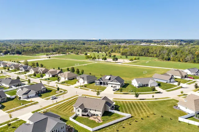 $514,900 | 1726 Red Oak Street, Howard, WI 54313