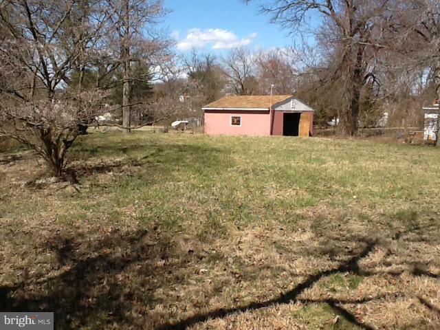 6902 Friendship Road Clinton, MD 20735 - Photo 3 of 4 Garage
