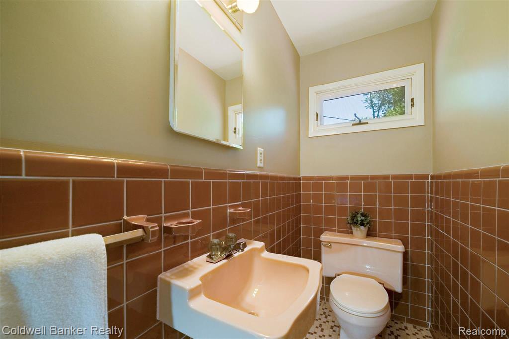 28390 Farmington Road Farmington Hills, MI 48334 - Photo 19 of 37