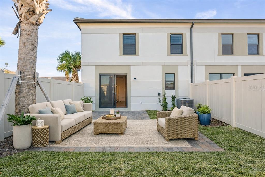 8025 Gulfstream Court Lakewood Ranch, FL 34202 - Photo 17 of 44 a living room with furniture and a potted plant