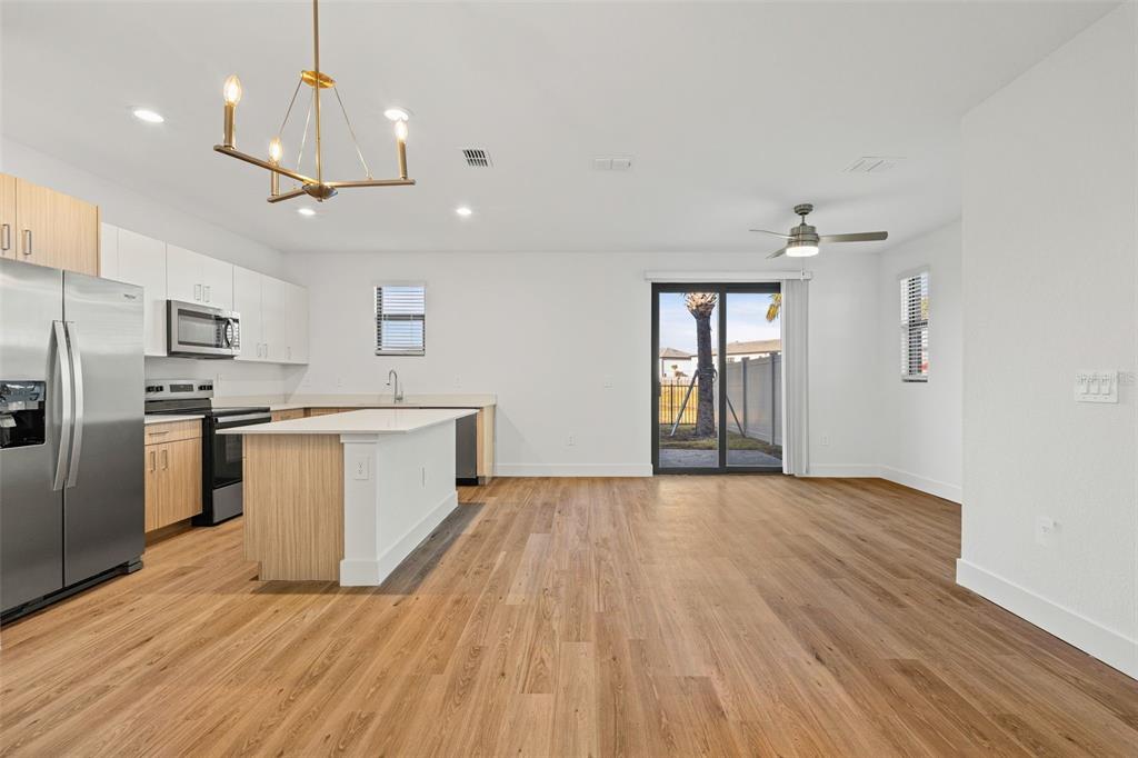 8025 Gulfstream Court Lakewood Ranch, FL 34202 - Photo 7 of 44 a view of a kitchen with electric appliances